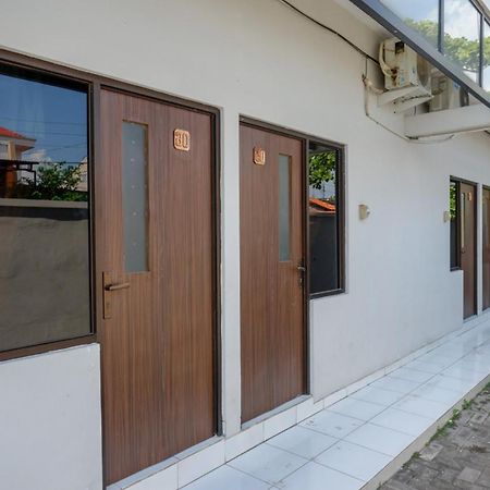 Reddoorz Near Stasiun Tawang Semarang Hotel Exterior photo