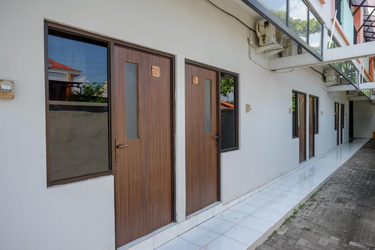 Reddoorz Near Stasiun Tawang Semarang Hotel Exterior photo