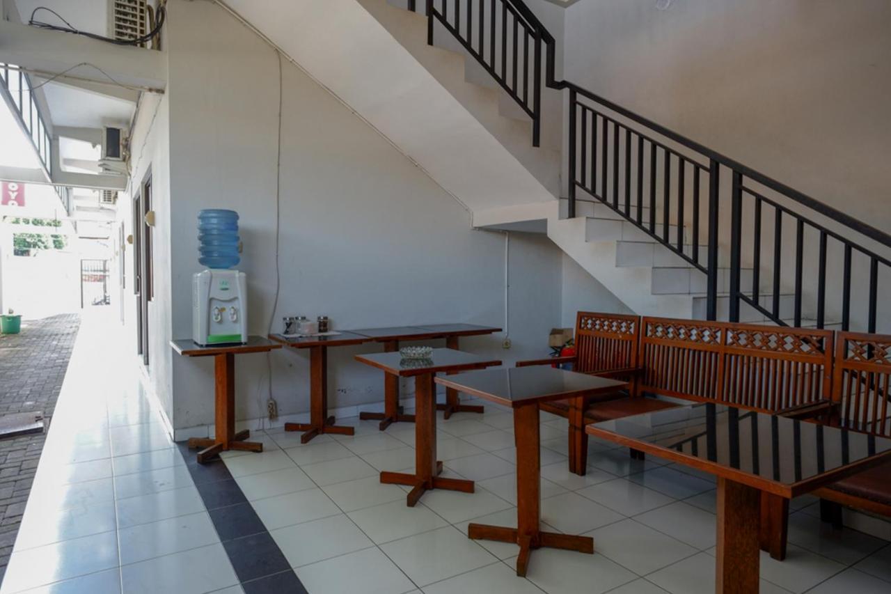 Reddoorz Near Stasiun Tawang Semarang Hotel Exterior photo