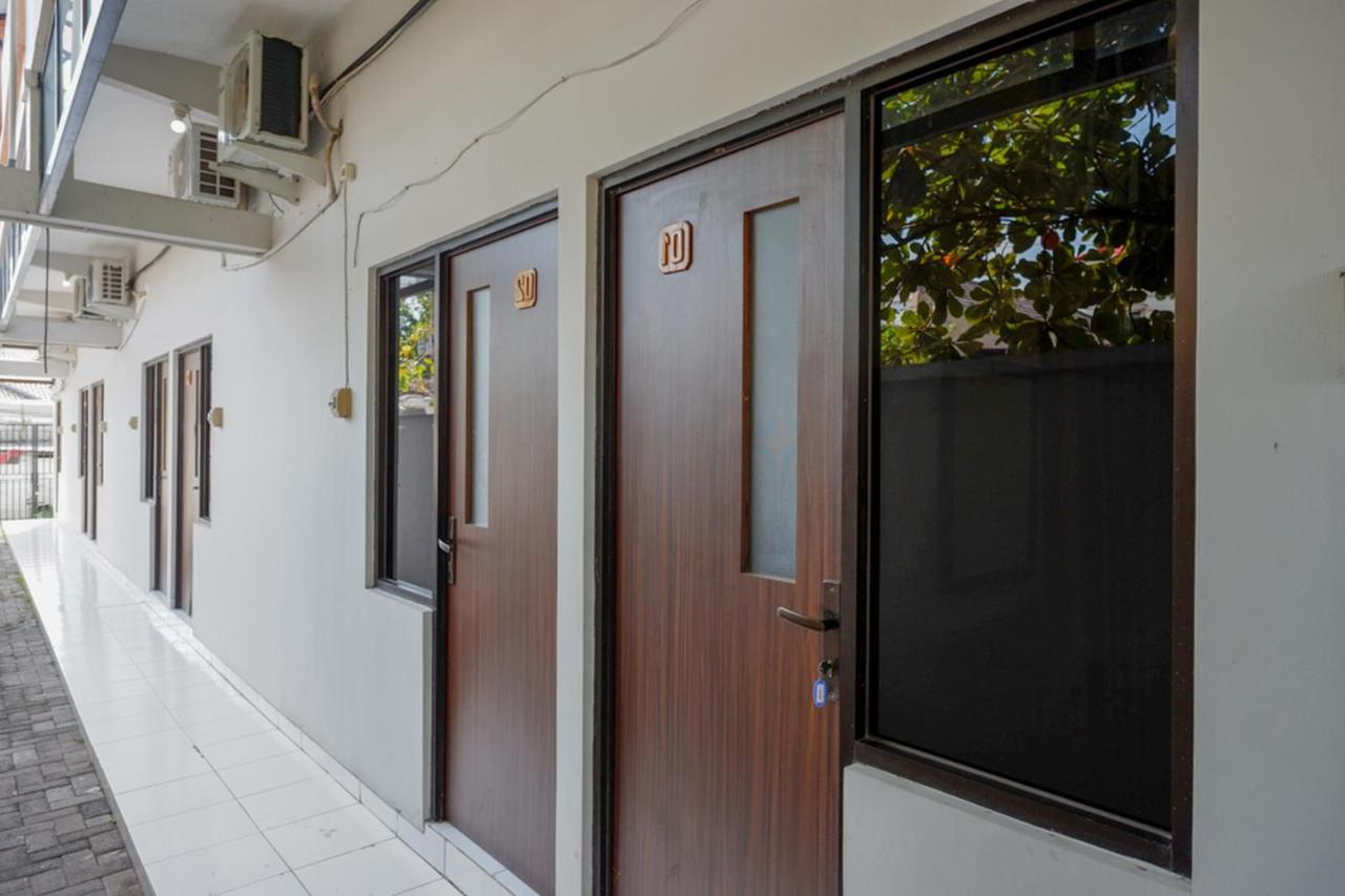 Reddoorz Near Stasiun Tawang Semarang Hotel Exterior photo