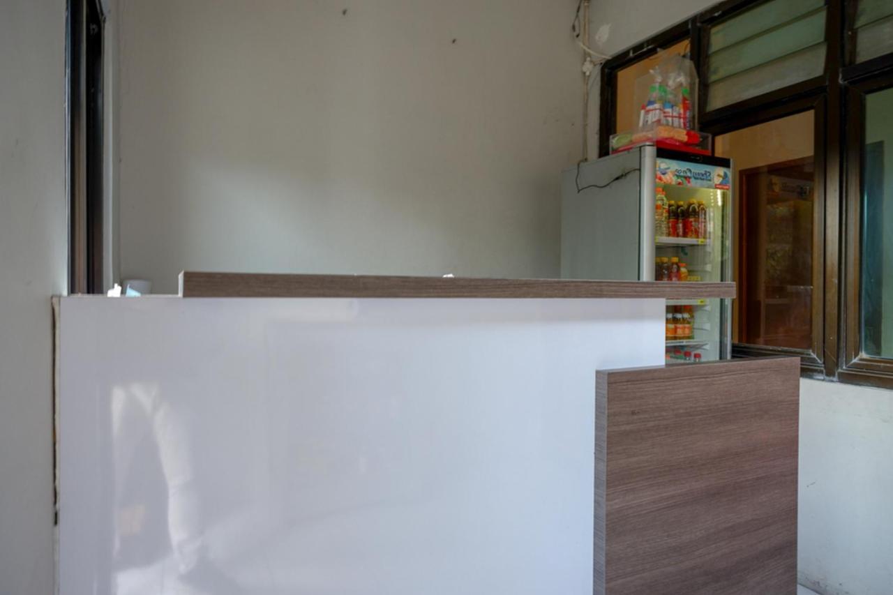 Reddoorz Near Stasiun Tawang Semarang Hotel Exterior photo