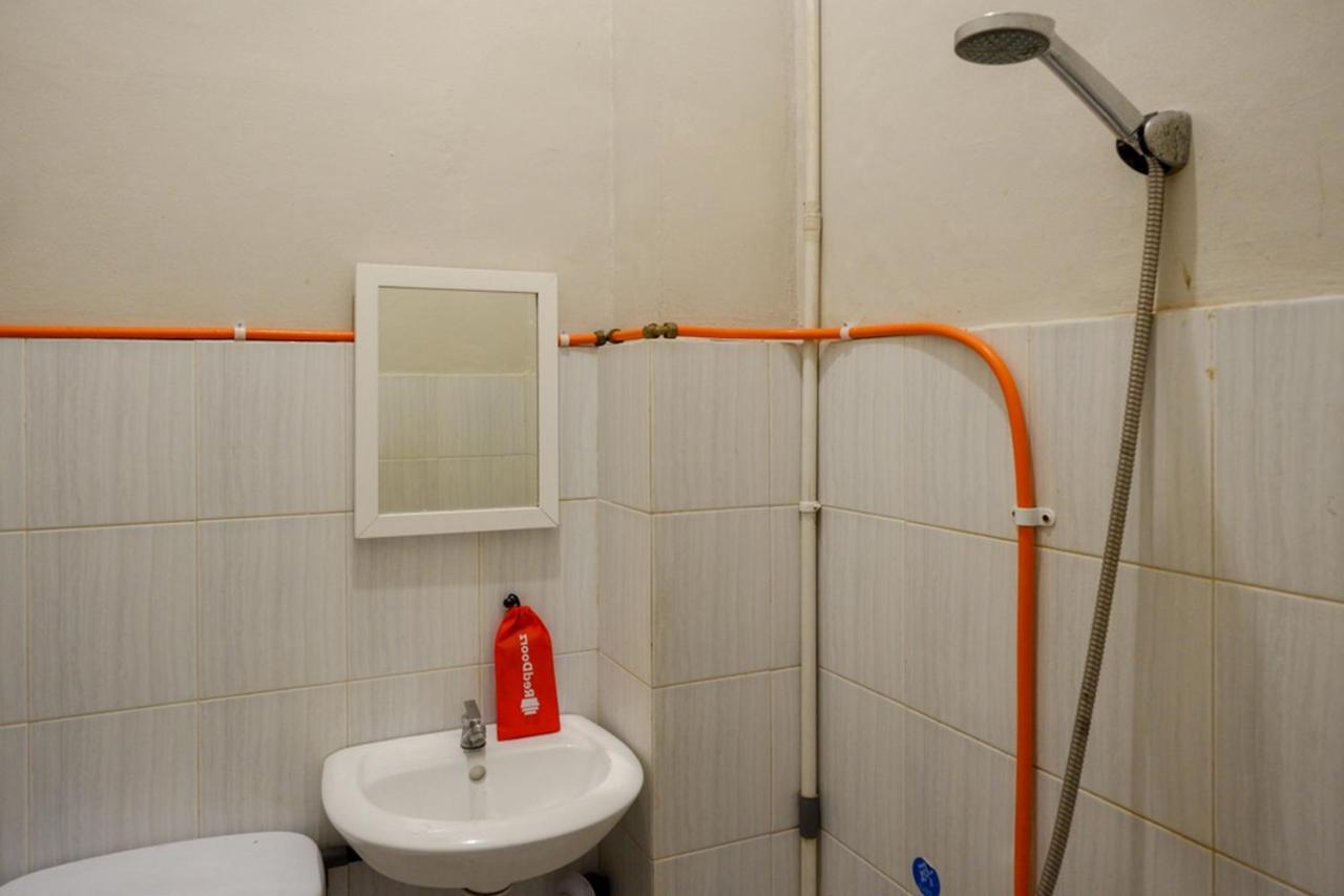 Reddoorz Near Stasiun Tawang Semarang Hotel Exterior photo