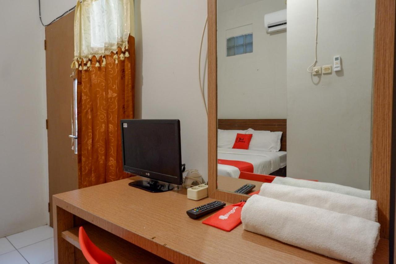 Reddoorz Near Stasiun Tawang Semarang Hotel Exterior photo