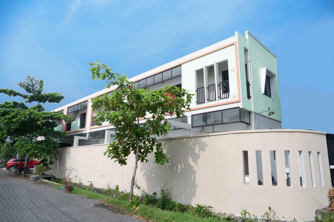 Reddoorz Near Stasiun Tawang Semarang Hotel Exterior photo