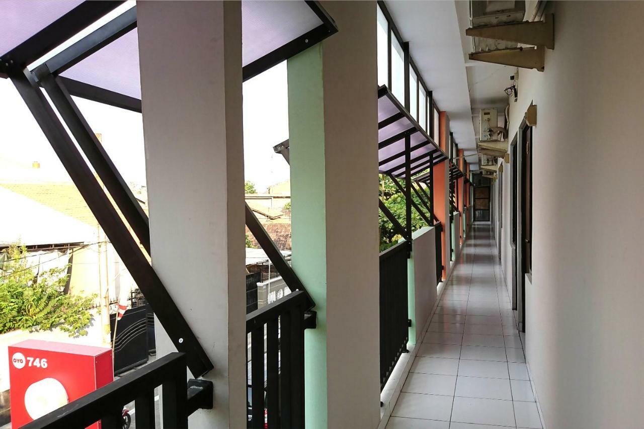 Reddoorz Near Stasiun Tawang Semarang Hotel Exterior photo