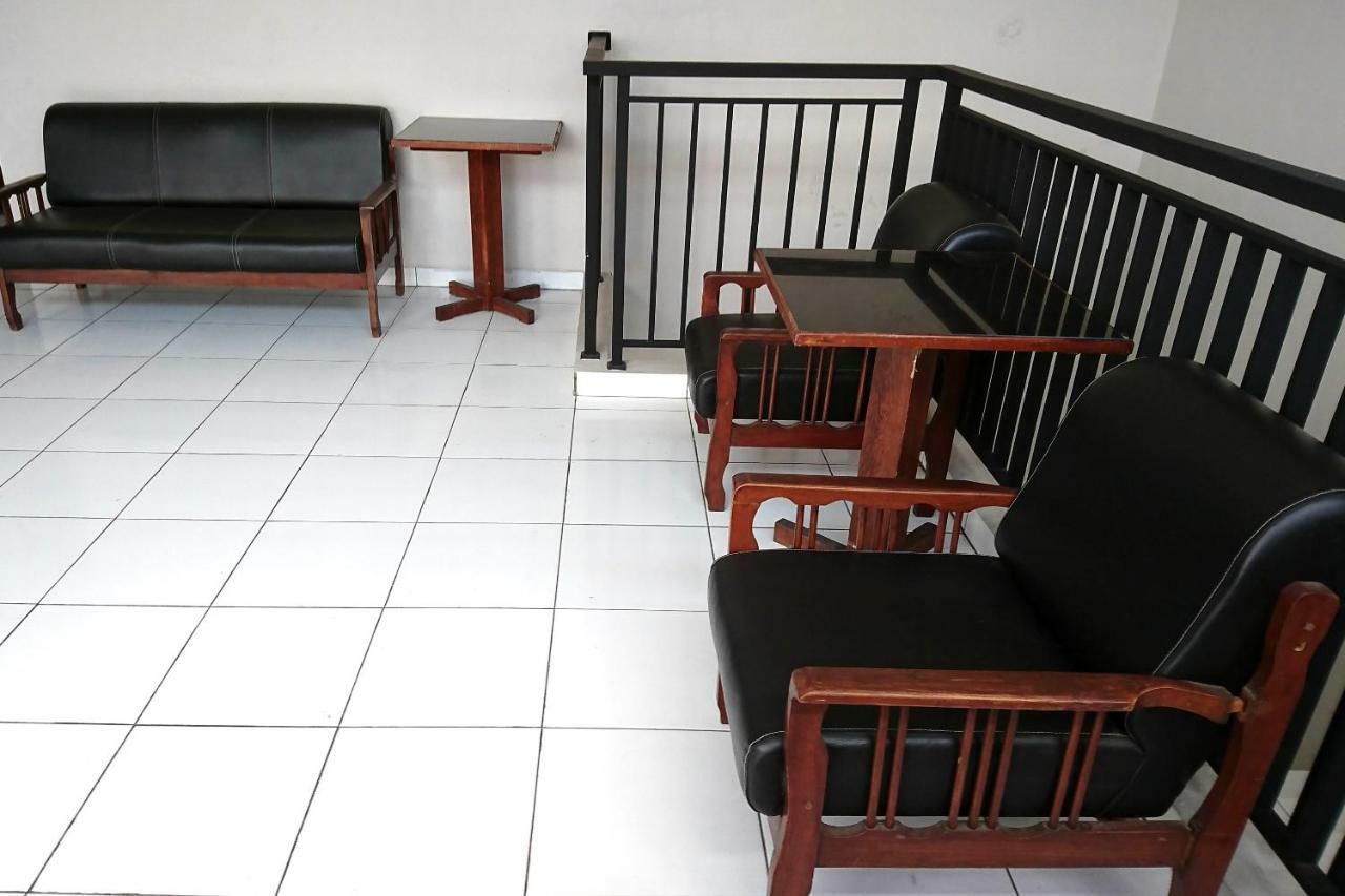 Reddoorz Near Stasiun Tawang Semarang Hotel Exterior photo