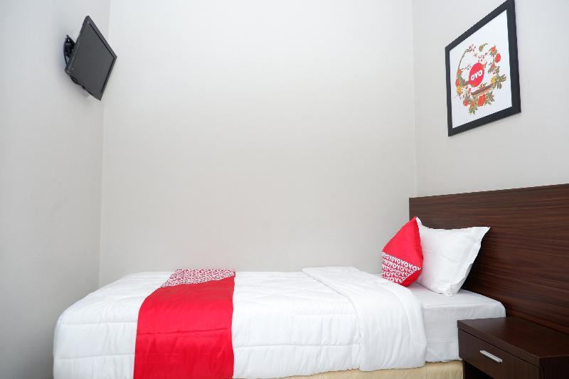 Reddoorz Near Stasiun Tawang Semarang Hotel Exterior photo